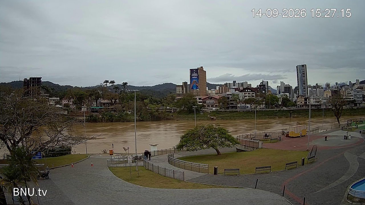 Prainha e Rio Itajaí-Açu