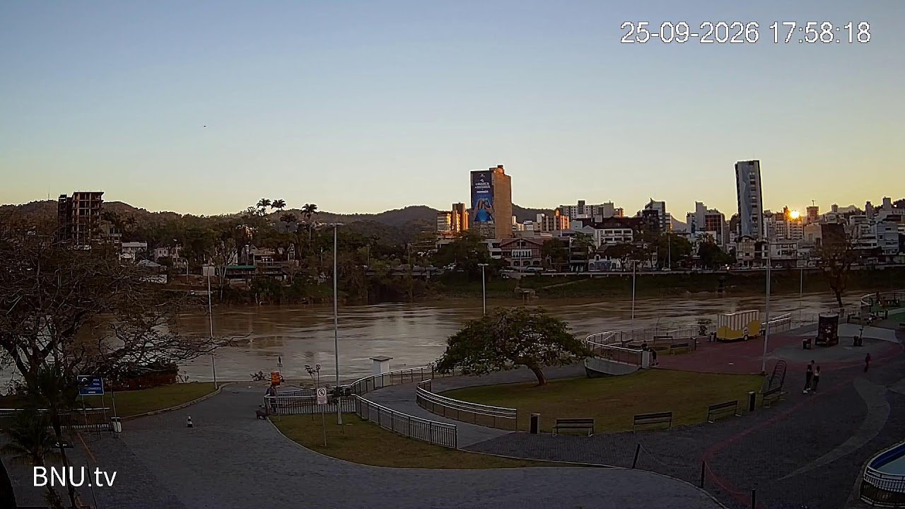 Prainha e Rio Itajaí-Açu